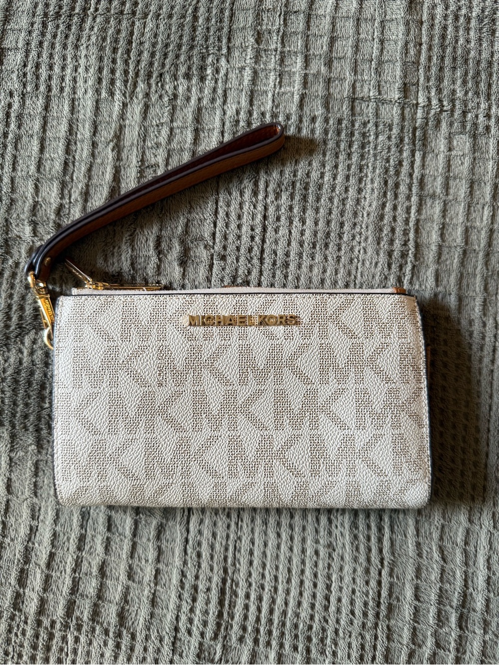 Michael Kors Cream Signature Wristlet Wallet